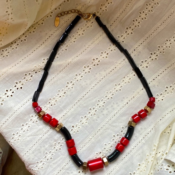 Chico’s Chunky Black, Red and Gold Beaded Long Necklace w/Matching Earrings - Picture 5 of 10